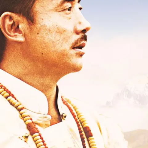 又见高原红 歌词 - 容中尔甲