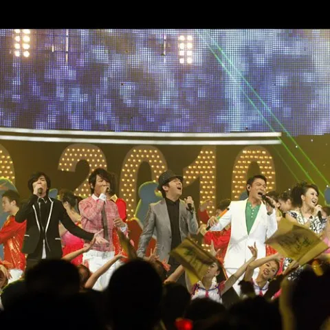 微笑上海歌词 - 刘德华 / 李玟 / 林俊杰 / 羽·泉 / 萧敬腾 / 张靓颖 / 陈绮贞