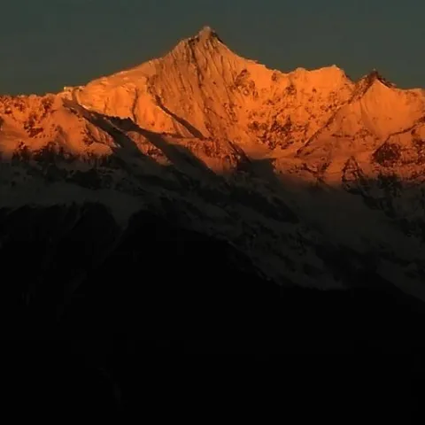 走进卡瓦格博 歌词 - 雪之子组合