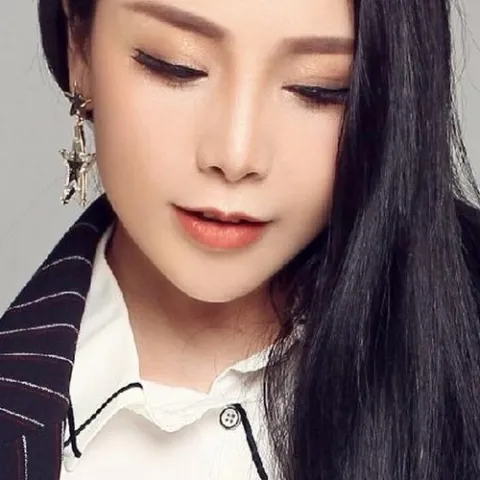 凤凰展翅 歌词 - 司徒兰芳