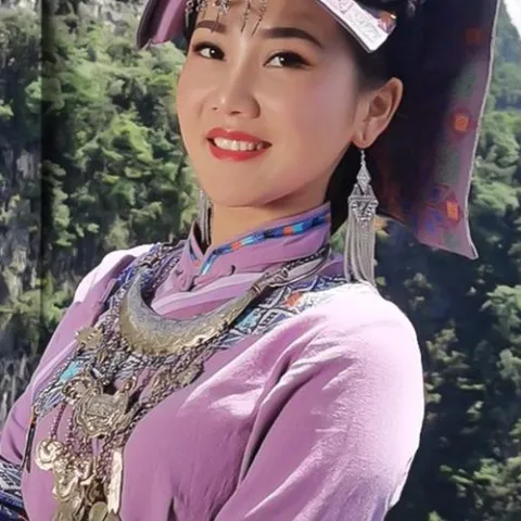 幺妹喊山歌 歌词 - 覃诚芳