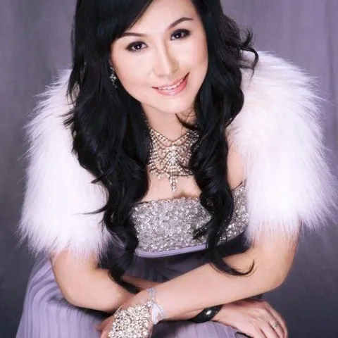 新套马杆 歌词 - 乌兰托娅