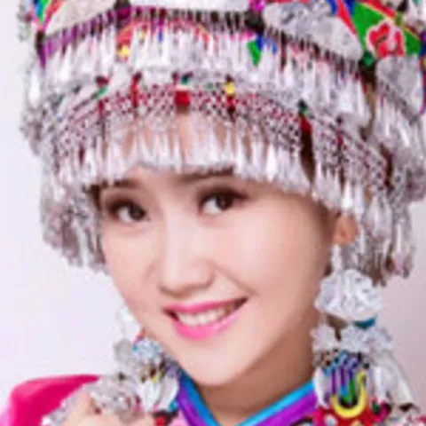 山歌绕着彩云追 歌词 - 覃诚芳