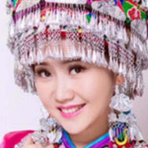 山歌绕着彩云追 歌词 - 覃诚芳