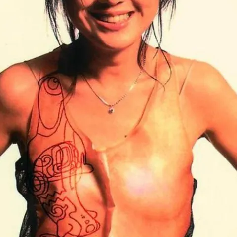 咬唇 歌词 - 杨千嬅 电影《新札师妹Ⅱ美丽任务》主题曲