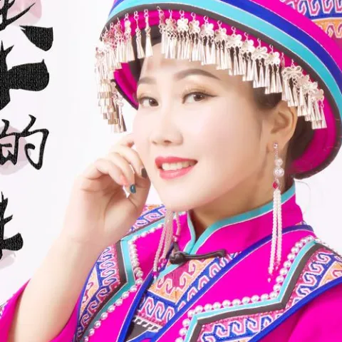 十三寨的幺妹个个乖 歌词 - 覃诚芳